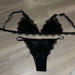 Gorgeous lace set from Victoria secret never worn!!